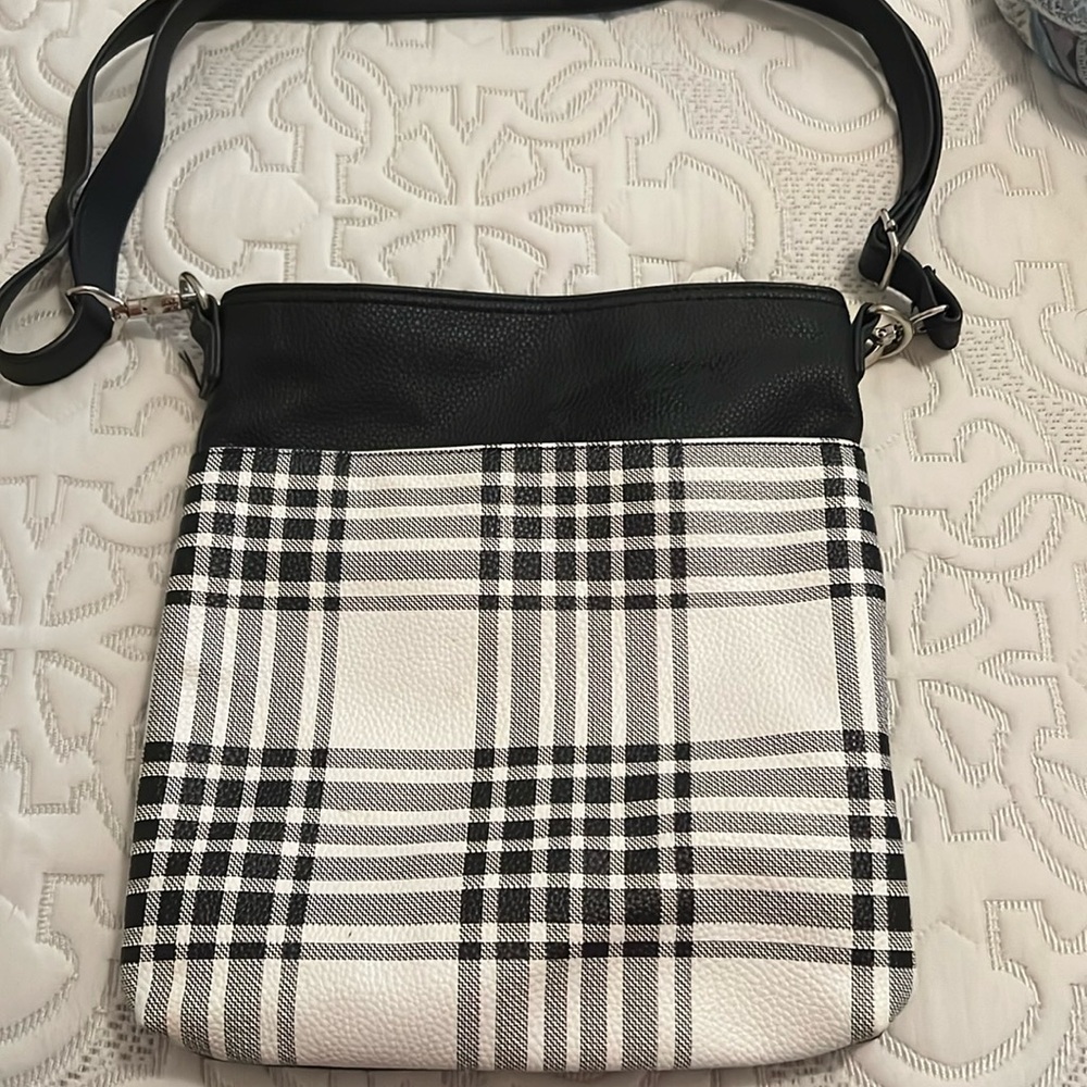 Thirty-one crossbody black and white